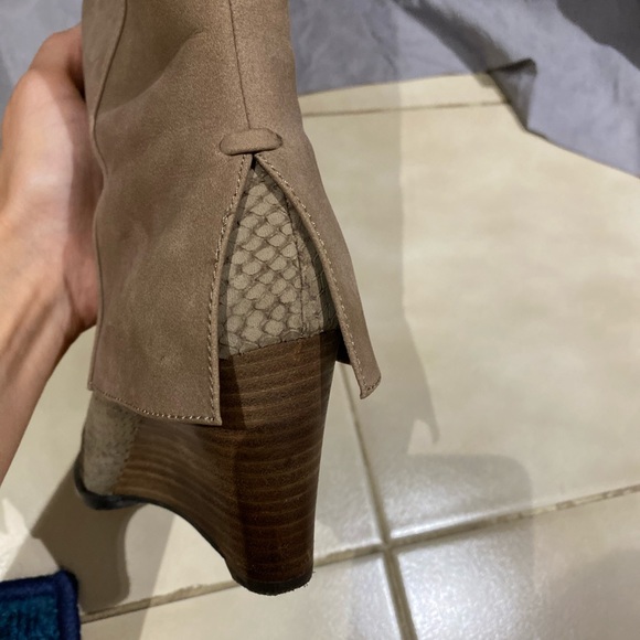 Boots - Picture 4 of 4